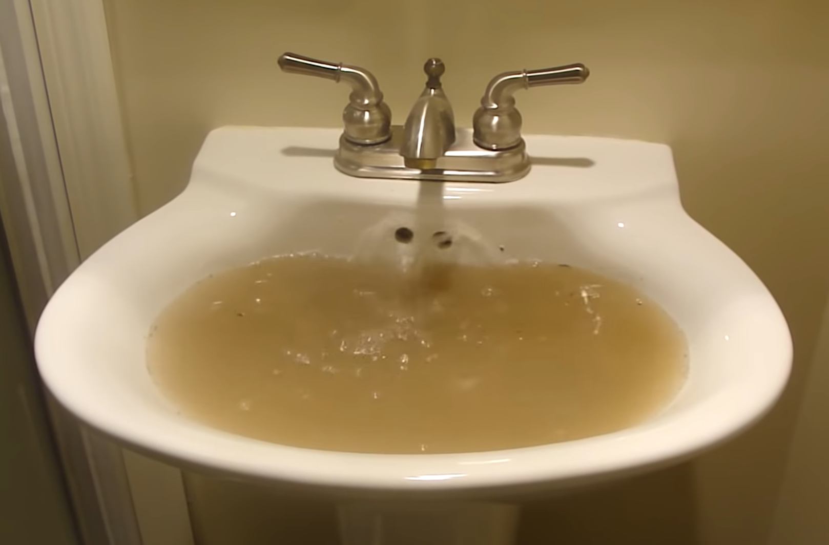 can-a-landlord-charge-you-for-a-clogged-drain-housereal