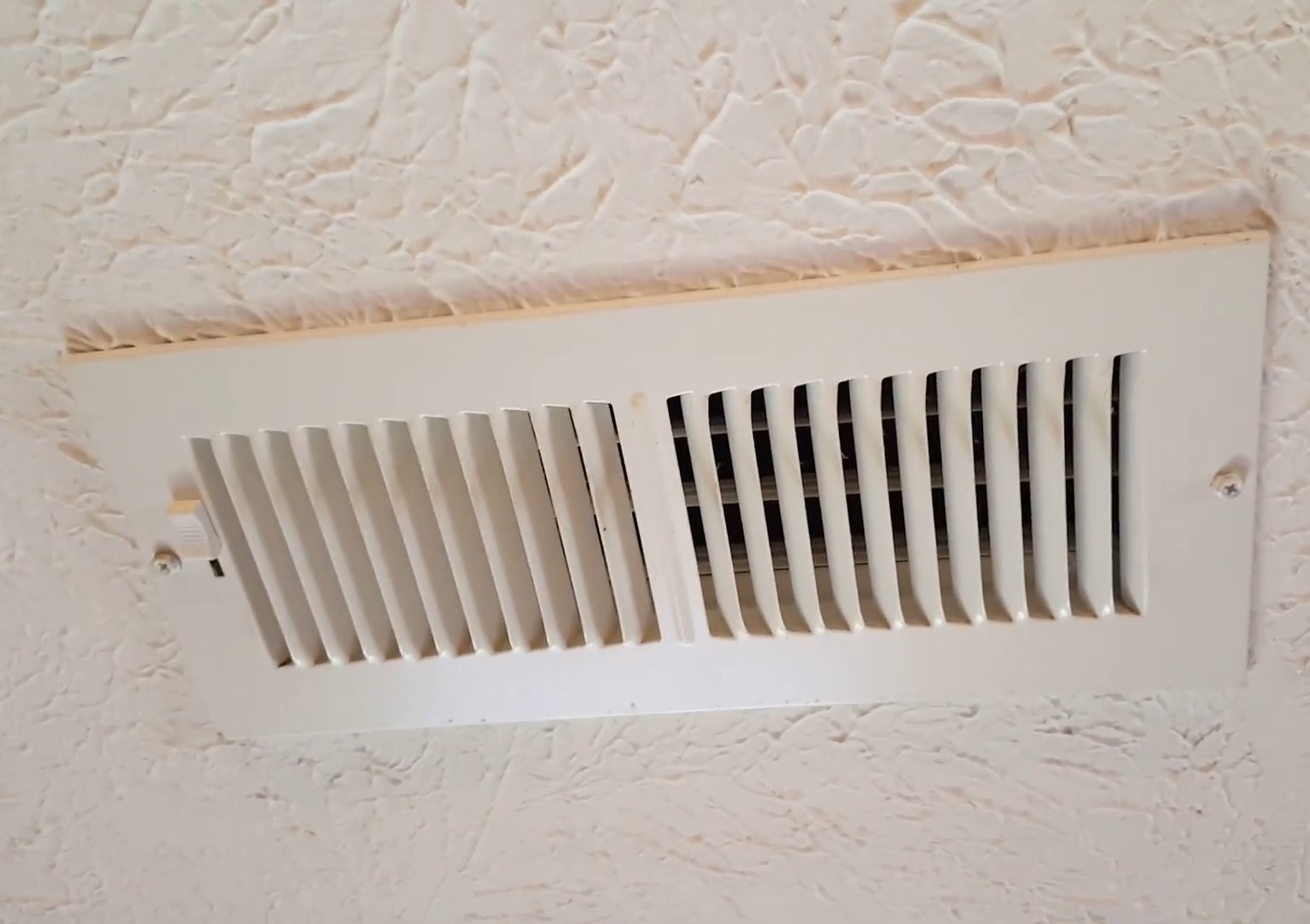 Neighbors Smell Coming Through Vents 10 Solutions HouseReal   Vent In Apartment 