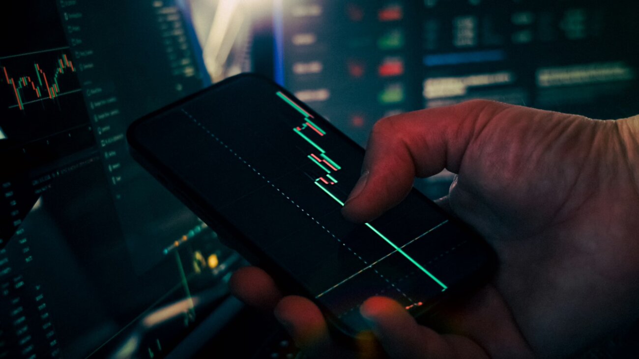 photo-1761850167081-473019536383