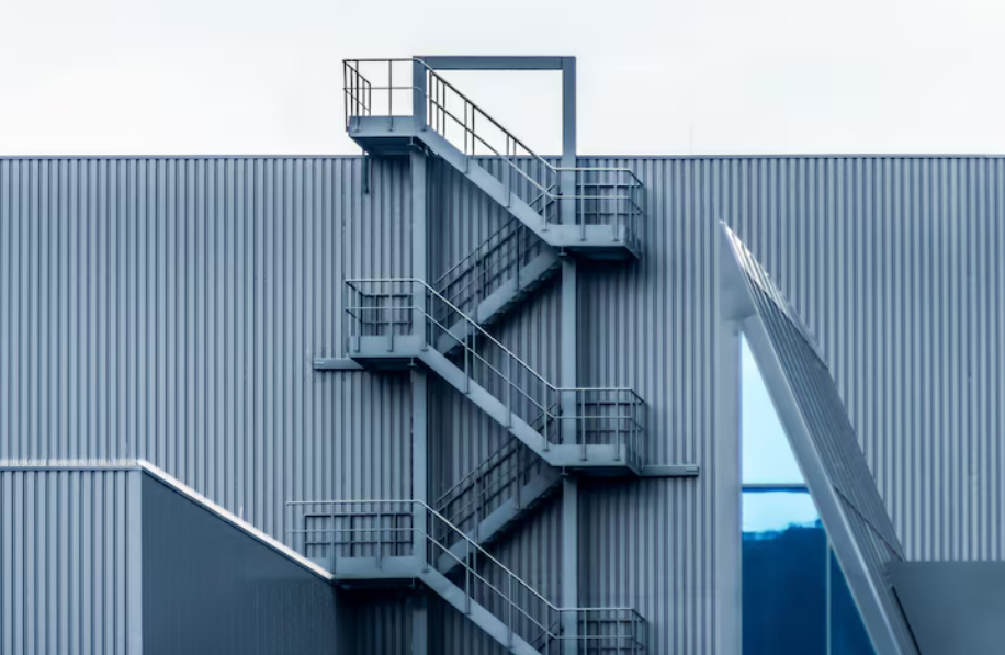 metal panels, commercial construction metal panels, modern building materials, metal wall panels, high-performance metal panels, industrial metal panels, metal panel installation, manufacturing metal panels, commercial roofing solutions, metal facade systems